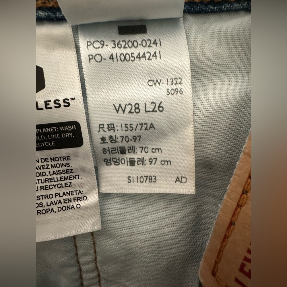 Levi’s Women’s High Rise Straight Leg Cropped Distressed Jeans Button Fly 28 - Picture 14 of 14